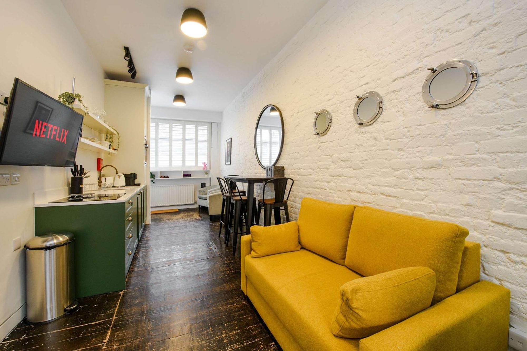 The Cheeky Hideaway-borough- By Frankie Says Londra